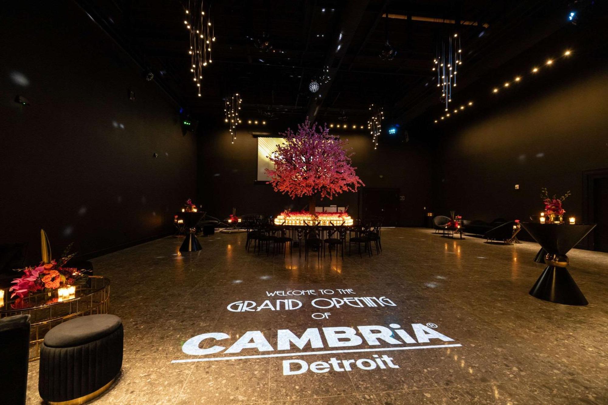 Cambria Hotel Detroit Downtown Exterior photo